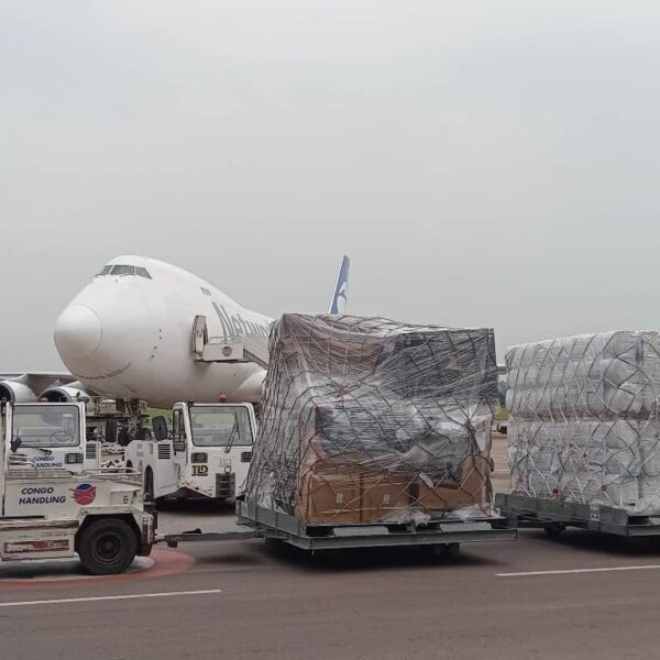 La France vole au secours des victimes des inondations