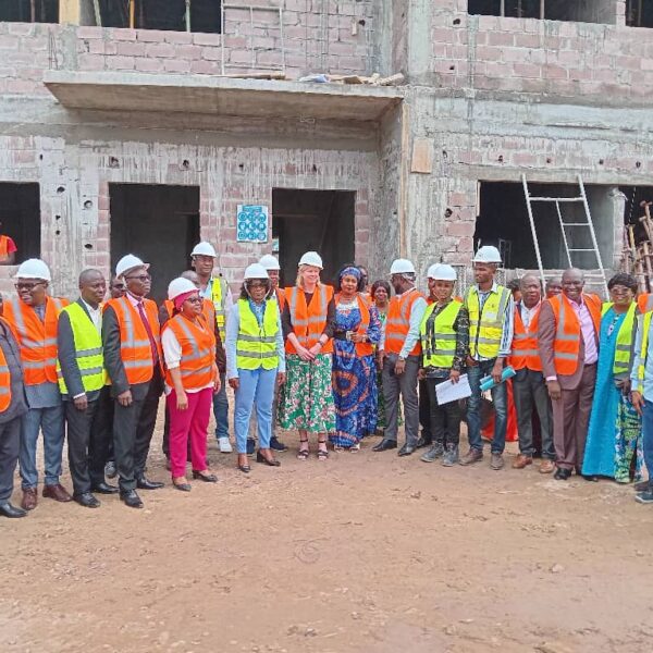 Une délégation de la Banque mondiale visite le chantier du siège du Registre Social Unique