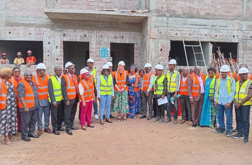 Une délégation de la Banque mondiale visite le chantier du siège du Registre Social Unique